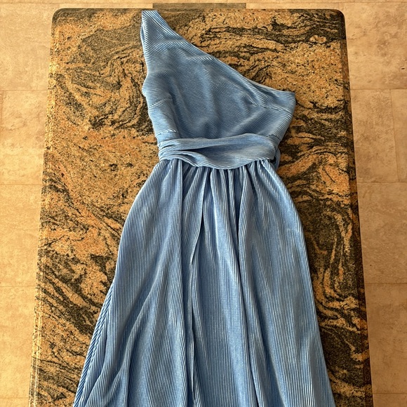 Dress - Picture 5 of 9